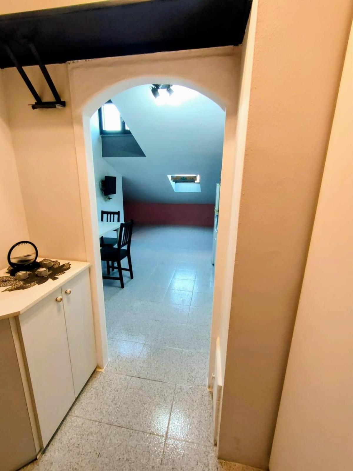 Guasco's Monolocale Con Ampio Terrazzo *